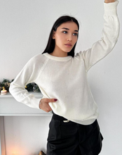 Load image into Gallery viewer, White Sweater - thestyleloftlb